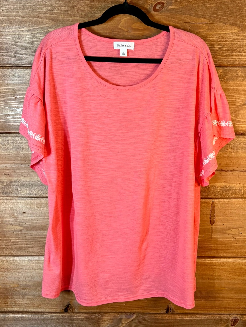 Hailey & Co. Coral Scoop Neck Embroidered Short Sleeve Top Size Large 💕🌴